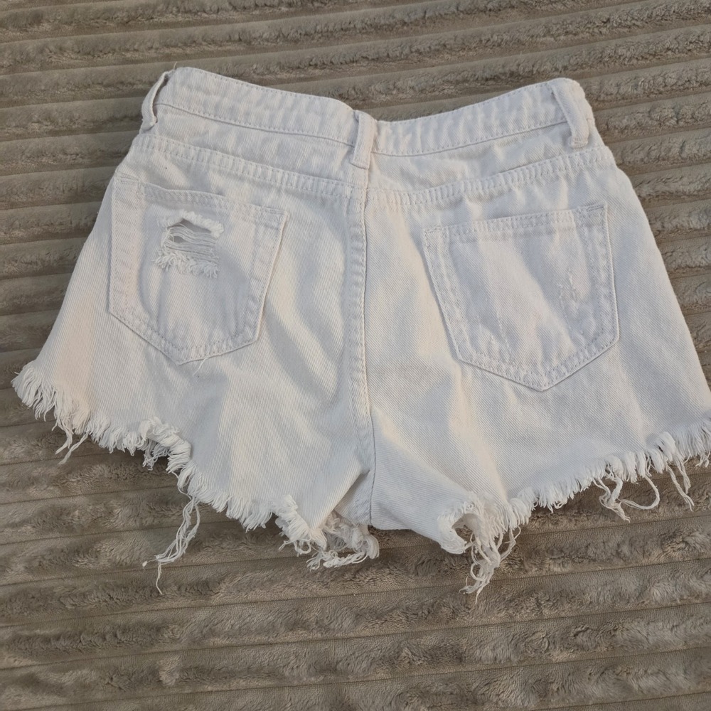 White Distressed Denim Shorts Size S 1/3 Button Fly Frayed Cutoff Raw Hem Womens - Picture 6 of 7